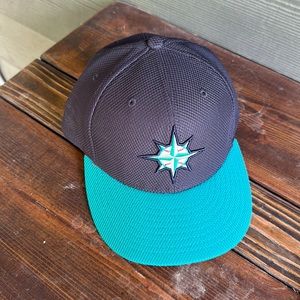 NEW fitted New Era Mariners Hat in Size 7 3/8